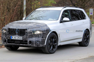BMW X7 부분변경, 싼타페 스타일의 헤드램프