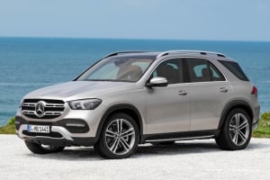 벤츠 GLE PHEV 출시 앞둬, 전기로 106km 주행