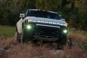 GMC 허머 EV 고객 인도 개시, 가격은 1억2천만원·529km 주행