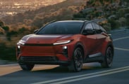 토요타 C-HR 공개, 300마력대 소형 전기 SUV